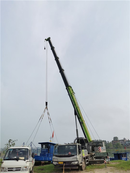 阿克塞桥梁建设吊装案例