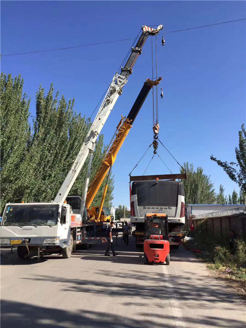 阿克塞港口集装箱搬运案例